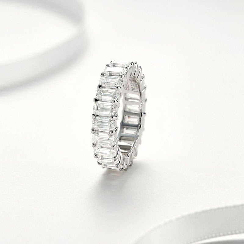 טבעת Eternity Emerald Cut