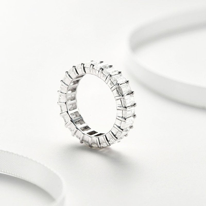טבעת Eternity Emerald Cut