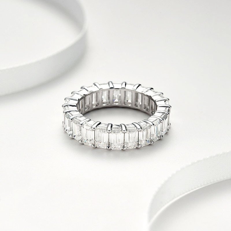 טבעת Eternity Emerald Cut