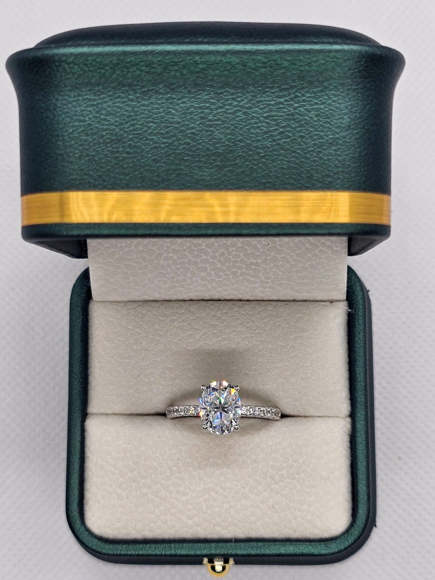 טבעת אובל+שיבוץ בצדדים