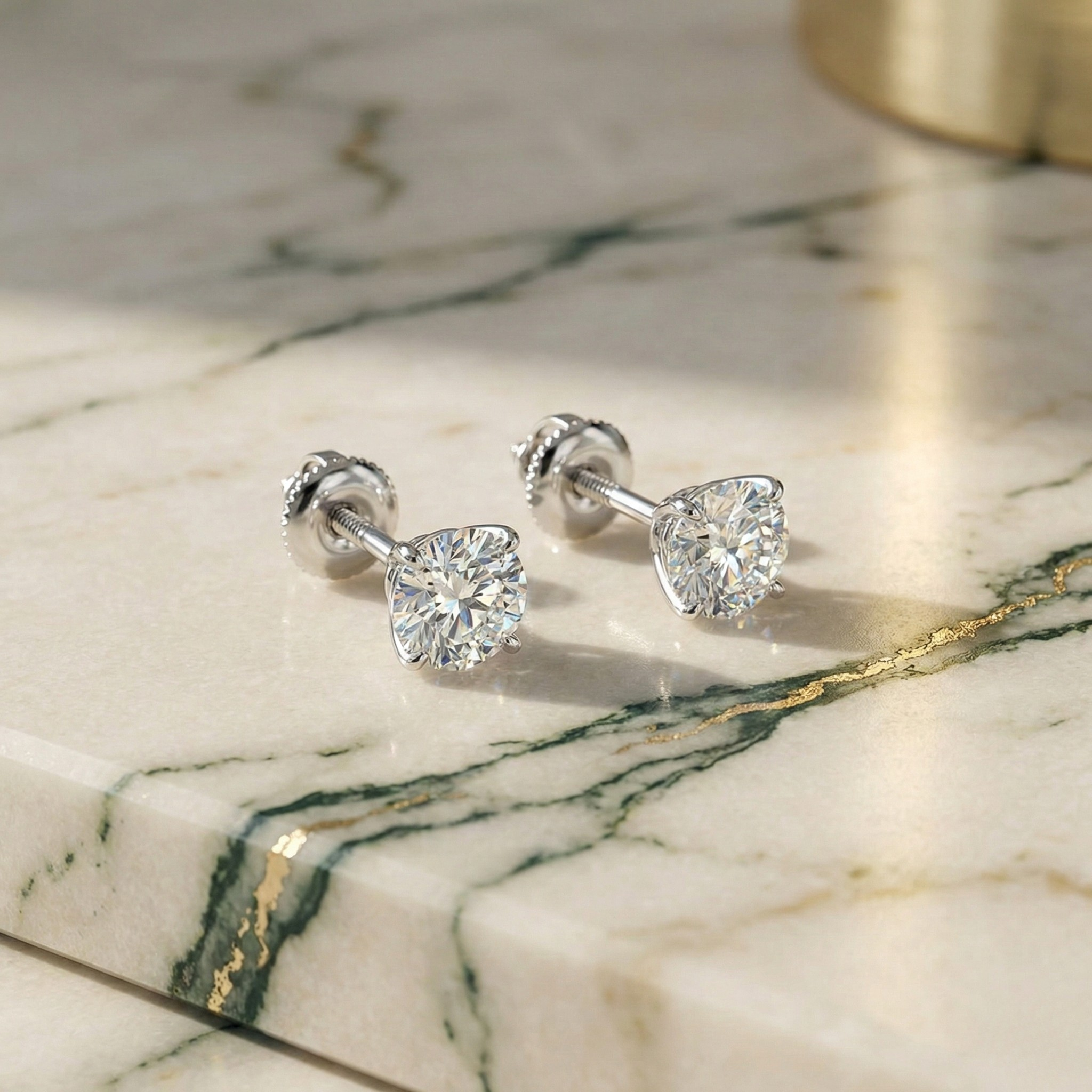 עגילי Solitaire Screw-Back