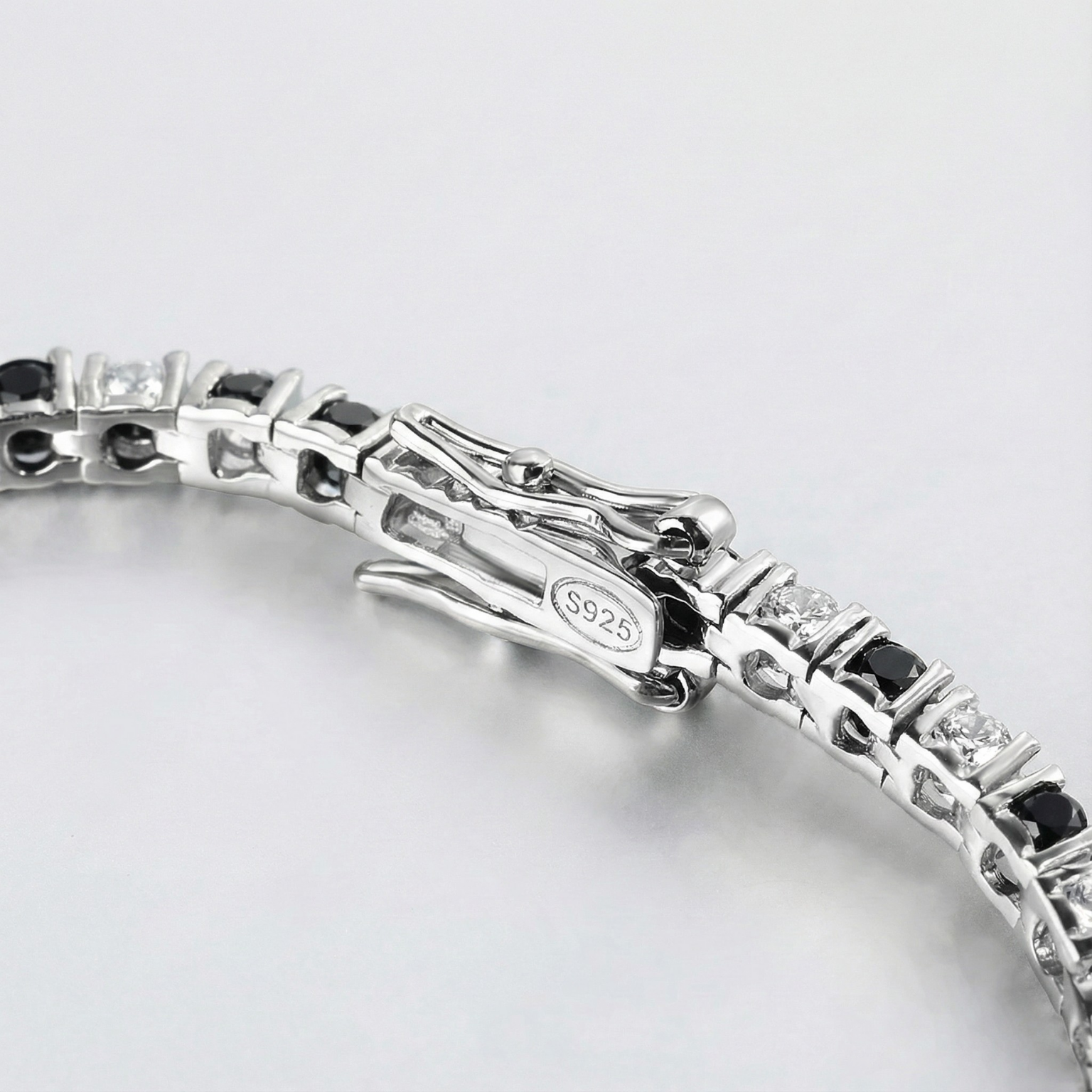 צמיד Black & White Tennis